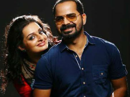 സിംപിള്‍ പവര്‍ഫുള്‍ താരം വിനയ് ഫോര്‍ട്ടിനു പ്രേമത്തോട് എന്താണ് ഇത്ര എതിര്‍പ്പ് ?
