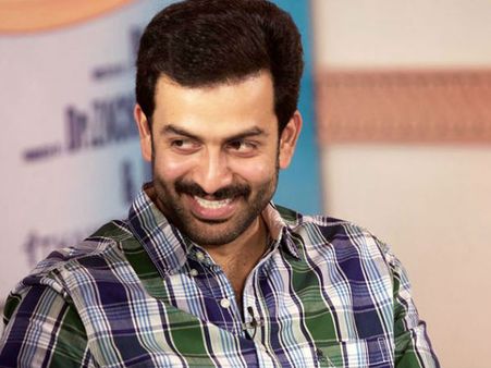 ലാലേട്ടന്റെ ശബ്ദത്തില്‍ പറഞ്ഞാല്‍ എനിക്ക് കൈയ്യടി കിട്ടും;പൃഥ്വി വീണ്ടും ലാലിനെ അനുകരിക്കുന്നു, കാണൂ