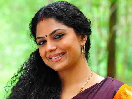 ആശാ ശരത്തിന് ആസിഫിന്റെ അമ്മയാകാന്‍ പ്രായമുണ്ടോ?