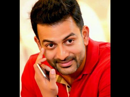 കലാകാരന്മാര്‍ രാജ്യം വിടണമെന്ന് പറയുന്നത് മണ്ടത്തരം: രാഷ്ട്രീയ വിഷയത്തില്‍ ആദ്യമായി പൃഥ്വി