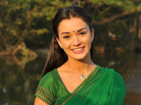 എമി ജാക്‌സണ്‍ മലയാളിയോ, അല്ലെങ്കില്‍ മലയാളിയാക്കും !!