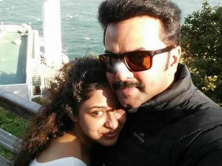 പൂര്‍ണിമയ്‌ക്കൊപ്പം ഇന്ദ്രജിത്തിന്റെ ഒരു കൊറിയന്‍ സെല്‍ഫി; കൊള്ളാമല്ലേ...