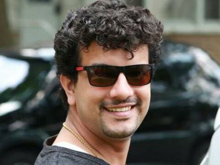 അമര്‍ അക്ബര്‍ അന്തോണിയുടെ പോസ്റ്ററില്‍ രമേശ് പിഷാരടിയെ ഉള്‍പ്പെടുത്താതിരുന്നതെന്താ?