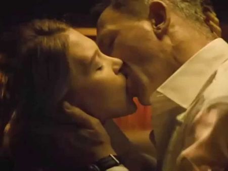 ജെയിംസ് ബോണ്ടിന്റെ ചൂടന്‍ ചുംബനരംഗങ്ങള്‍ മുറിച്ചുമാറ്റി!