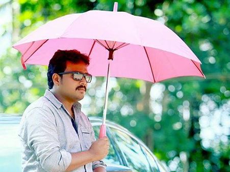 ആ അഞ്ജാതനെ കണ്ട് പിടിച്ചതോടു കൂടി ഭഗത് ഹാപ്പിയായി