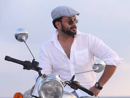 ഹാട്രിക് വിജയത്തിന് ശേഷം പൃഥ്വിരാജ് മൂന്ന് ഗെറ്റപ്പില്‍