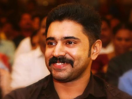 ദിലീപിന്റെ ജനപ്രിയനായകന്‍ സ്ഥാനം ഇനി നിവിന്‍ പോളിക്ക് കൊടുത്തേക്കൂ...