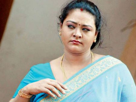 ആഗ്രഹങ്ങള്‍ മൂടിവച്ച് സദാചാരം പ്രസംഗിക്കുന്നവരാണ് മലയാളികള്‍, മലയാളികള്‍ക്ക് എന്നെ ഭയം: ഷക്കീല