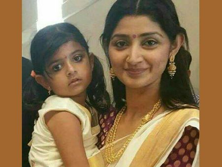 ദിവ്യ ഉണ്ണിയുടെ മകളെ കണ്ടോ, ദിവ്യയ്ക്ക് ഒരു മാറ്റവുമില്ല