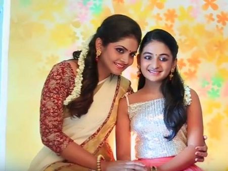 ഗായത്രി- എസ്തര്‍ അനില്‍, ഫോട്ടോ ഷൂട്ട് കാണൂ..