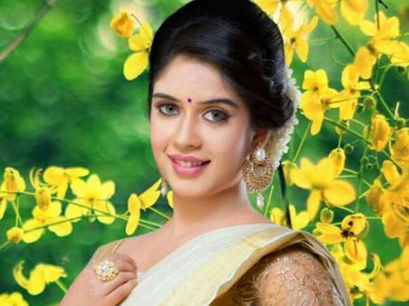 എന്ത് ധൈര്യത്തിലാണ് ആദ്യ ഷോ കാണാന്‍ വന്നത് കുഞ്ചാക്കോ ചോദിച്ചു; പാര്‍വതി രതീഷ്