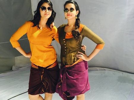 ലുങ്കിയില്‍ ഭാവനയും മിയയും കലക്കിയിട്ടുണ്ടല്ലോ!! ഫോട്ടോ വൈറലാകുന്നു