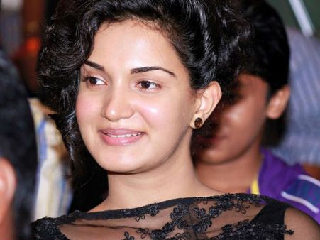 കല്യാണം കഴിക്കാനുള്ള പക്വത എത്തിയിട്ടില്ല, അടുത്ത പത്ത് വര്‍ഷത്തേക്ക് ഉണ്ടാവില്ലെന്ന് ഹണി റോസ്