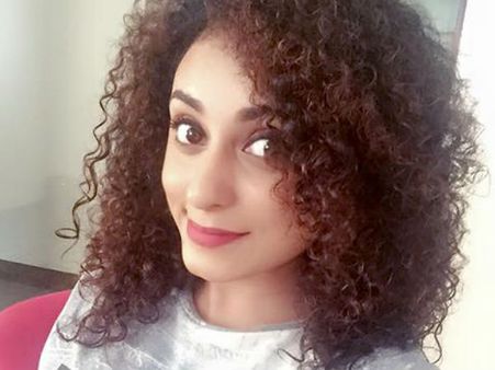 ഫേസ്ബുക്കിലെ അലമ്പന്മാരെ ഒഴിവാക്കാന്‍ പേളിയുടെ സിംപിള്‍ രീതി നോക്കൂ