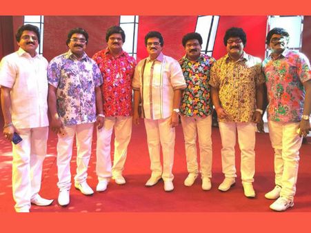 ഒരാളെ പോലെ ഏഴാളുണ്ടാവുമോ, ഉണ്ടാവുമല്ലേ.... ഇതിലേതാണ് ശരിക്കും എംജി ശ്രീകുമാര്‍?
