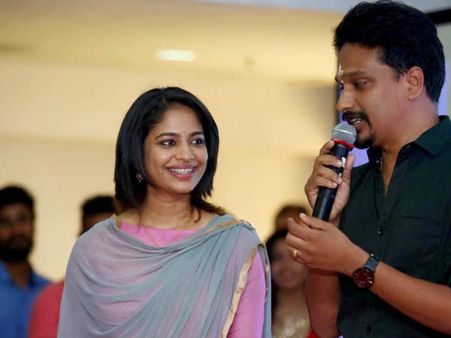 ഹെയര്‍ സ്റ്റൈലിലൊക്കെ മാറ്റം വരുത്തി, സൃന്ദ ആളാകെ മാറിയല്ലോ?