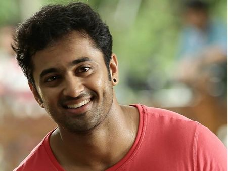 ഇനി നായക വേഷങ്ങള്‍ ടൊവിനോയെ തേടിയെത്തും; ഉണ്ണി മുകുന്ദന്‍