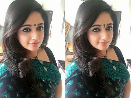കാവ്യേ.... സെല്‍ഫി എടുക്കല്ലേ, ആളെ തിരിച്ചറിയുന്നില്ല !!