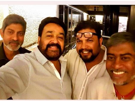 ജഗപതി ബാബുവിനൊപ്പം മോഹന്‍ലാലിന്റെ ഒരു കിടിലന്‍ സെല്‍ഫി കാണൂ