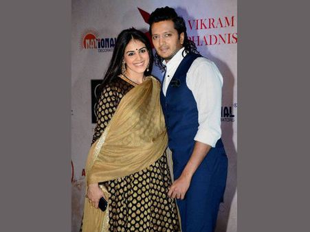 റിയാന് കൂട്ടായി ഒരാള്‍ കൂടി വരുന്നു, ജനീലിയ വീണ്ടും ഗര്‍ഭിണിയാണത്രെ!!