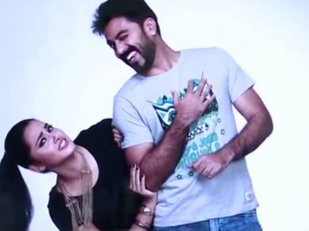 അനുപമയും ജിപിയും ഫോട്ടോ ഷൂട്ടിന് പോസ് ചെയ്താല്‍..