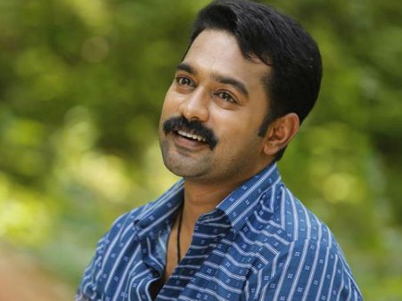 ആസിഫ് അലിയുടെ ഒരു കലക്കന്‍ ബെര്‍ത്ത് ഡേ സെലിബ്രേഷന്‍