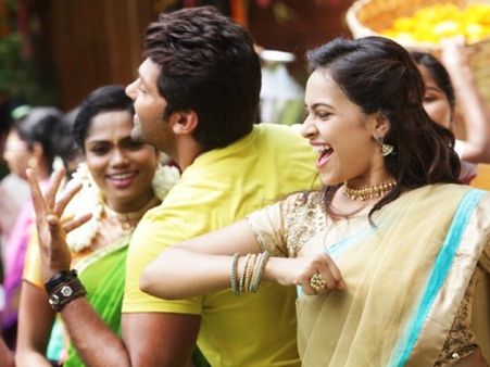 ബാംഗ്ലൂര്‍ നാട്കളിലെ ആദ്യ ഗാനം പുറത്തിറങ്ങി, കാണൂ