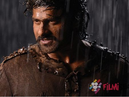 ബാഹുബലി രണ്ടാം ഭാഗത്തില്‍ പ്രഭാസിന്റെ ഭാരം 180 കിലോയോ!!