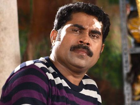 മമ്മൂക്കയോട് ഹായ് പറഞ്ഞതാണ്, കണ്ടില്ലേ ബാലൻസ് തെറ്റിയാല്‍ സുരാജും വീഴുമെന്ന്