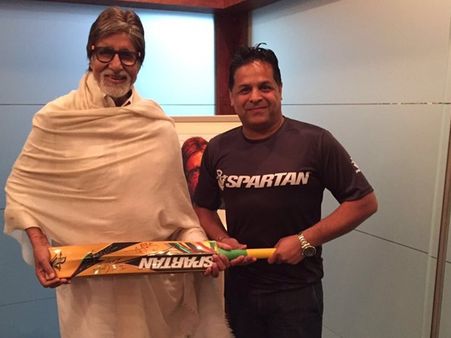 അമിതാഭ് ബച്ചന് ക്രിക്കറ്റ് ഇതിഹാസം നല്‍കിയ സമ്മാനം നോക്കൂ..