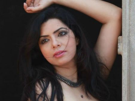 ദുര്‍ഗ്ഗയ്ക്ക് കോപിഷ്ഠയാകാന്‍ കഴിയുമെങ്കില്‍ സെക്‌സിയുമാവാം; രാജശ്രീ ദേശ് പാണ്ഡെ