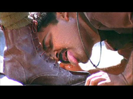 'മോഹന്‍ലാല്‍ അമരീഷ് പൂരിയുടെ ഷൂസ് നക്കിത്തുടച്ച ആ രംഗം കണ്ടിട്ട് സഹിച്ചില്ല, പ്രിയനോട് തര്‍ക്കിച്ചു'