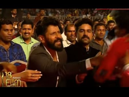 അതിക്രമിച്ചു കയറിവന്ന ആരാധകനെ വിക്രം സ്വീകരിച്ചത് ഇങ്ങനെ; കാണൂ