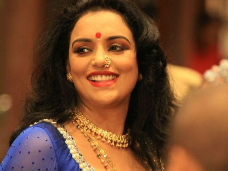 അച്ഛനൊപ്പം നടക്കാനിറങ്ങിയ ഞാന്‍ ആദ്യ കേട്ട കമന്റ്- ശ്വേത മേനോന്‍ പറയുന്നു
