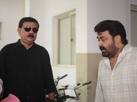 മോഹന്‍ലാല്‍-പ്രിയദര്‍ശന്‍ ' ഒപ്പം' ഫോട്ടോസ് കാണൂ...