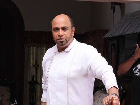ദുല്‍ഖര്‍ വന്നപ്പോള്‍ ടെന്‍ഷനായിരുന്നു, അന്ന് ക്യാമറമാനോട് ദേഷ്യപ്പെട്ടതിന് കാരണമുണ്ടായിരുന്നു