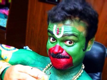 വള്ളിയും തെറ്റി പുള്ളിയും തെറ്റി, കുഞ്ചാക്കോ ബോബൻ ഹനുമാന്‍ വേഷത്തില്‍.. കാണൂ..