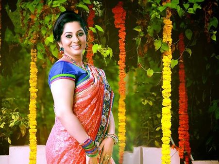 തെറ്റിദ്ധരിക്കരുതേ.. എന്റെ ഒപ്പം ഉണ്ടായിരുന്നത് മന്ത്രിയല്ല, അനീസിയയുടെ നിര്‍മ്മാതാവാണ്