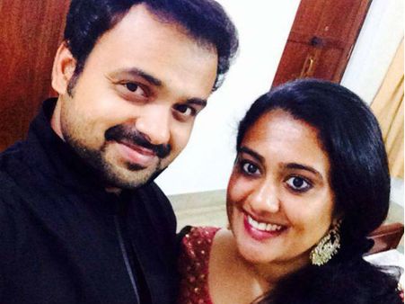 നിങ്ങളുടെ ഭാര്യയ്‌ക്കൊപ്പമല്ല ഞാന്‍ വരുന്നത്; കളിയാക്കുന്നവരോട് ചാക്കോച്ചന്‍ ചോദിക്കുന്നു