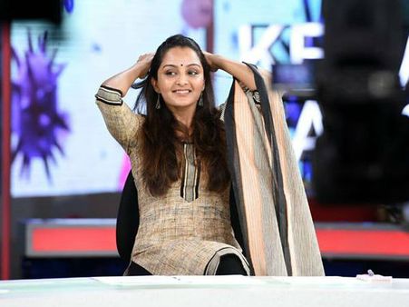 മഞ്ജു പകച്ചു പോകുകയല്ല, ചിരിച്ചുപോയ ആ ചോദ്യം