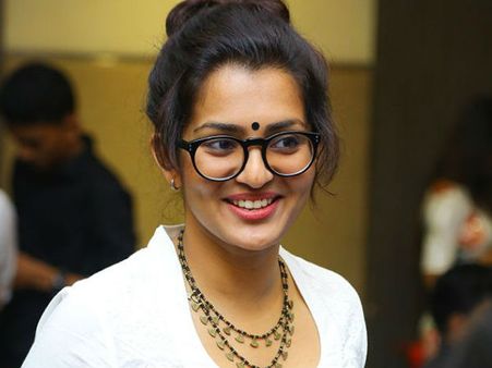മികച്ച നടിയ്ക്കുള്ള പുരസ്‌കാരം പ്രഖ്യാപിയ്ക്കുമ്പോള്‍ പാര്‍വ്വതി എവിടെയാണ്....