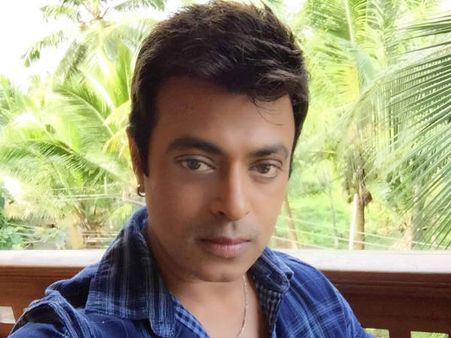 ചിത്രീകരണത്തിനിടെ നടന്‍ റിയാസ് ഖാന് നേരെ ചീമുട്ടയേറിഞ്ഞു