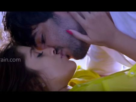 നായികയെ ചുംബിയ്ക്കാന്‍ അമ്മയോട് അനുവാദം ചോദിച്ച യുവ നടന്‍