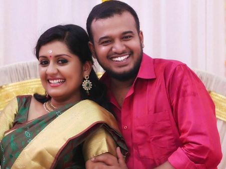 നടി സരയുവിന്റെയും സനല്‍ വി ദേവിന്റെയും വിവാഹം നവംബറില്‍