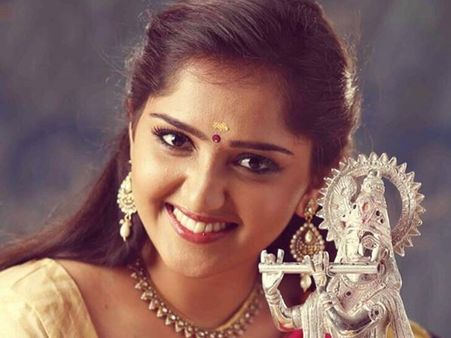 സനുഷയ്ക്ക് വലിയൊരു ആഗ്രഹമുണ്ട്... സിനിമയേക്കാള്‍ വലിയ സ്വപ്‌നമാണത്....