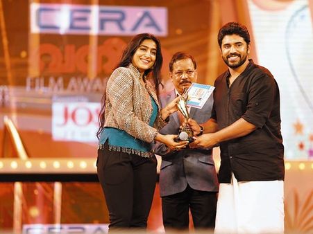 പ്രേമം സ്റ്റൈലില്‍ നിവിന്‍ പോളി; കറുത്ത ഷര്‍ട്ടും, കട്ടിത്താടിയും