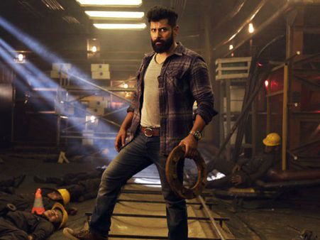 ഇരുമുഖനില്‍ വിക്രമിന്റെ പുതിയ ലുക്ക്, ടീസര്‍ പുറത്തിറങ്ങി, കാണൂ...