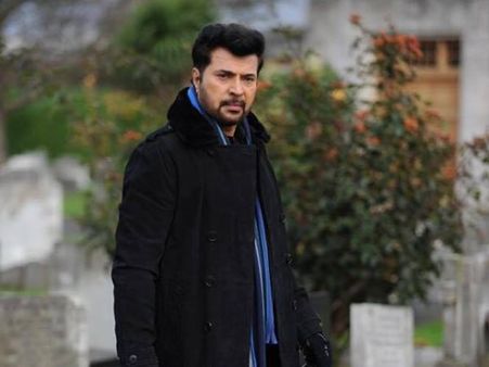 മമ്മൂട്ടിയുടെ ഈ ലുക്ക് ഒന്ന് വേറെ തന്നെയാണേ, വൈറ്റ് കിടിലന്‍ ട്രെയിലര്‍