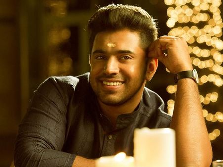 80 ദിവസങ്ങള്‍ പിന്നിടുമ്പോള്‍ നിവിനും സംഘവും ആഘോഷരാവില്‍, ഫോട്ടോസ് കാണൂ..