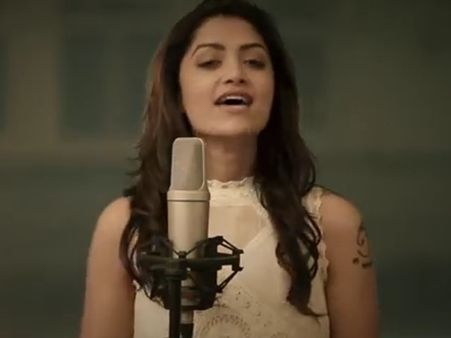 പഠിച്ചു വളര്‍ന്ന സ്‌കൂളിന്റെ ഓര്‍മ്മകള്‍ ഉണര്‍ത്തി മംമ്ത പാടി; ഗാനം വമ്പന്‍ ഹിറ്റ്